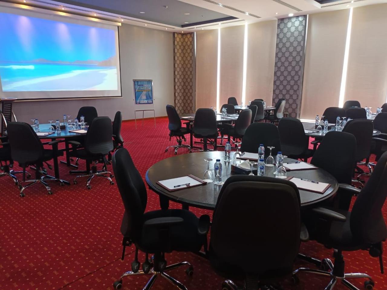 Warwick Al Jubail Hotel Exterior foto