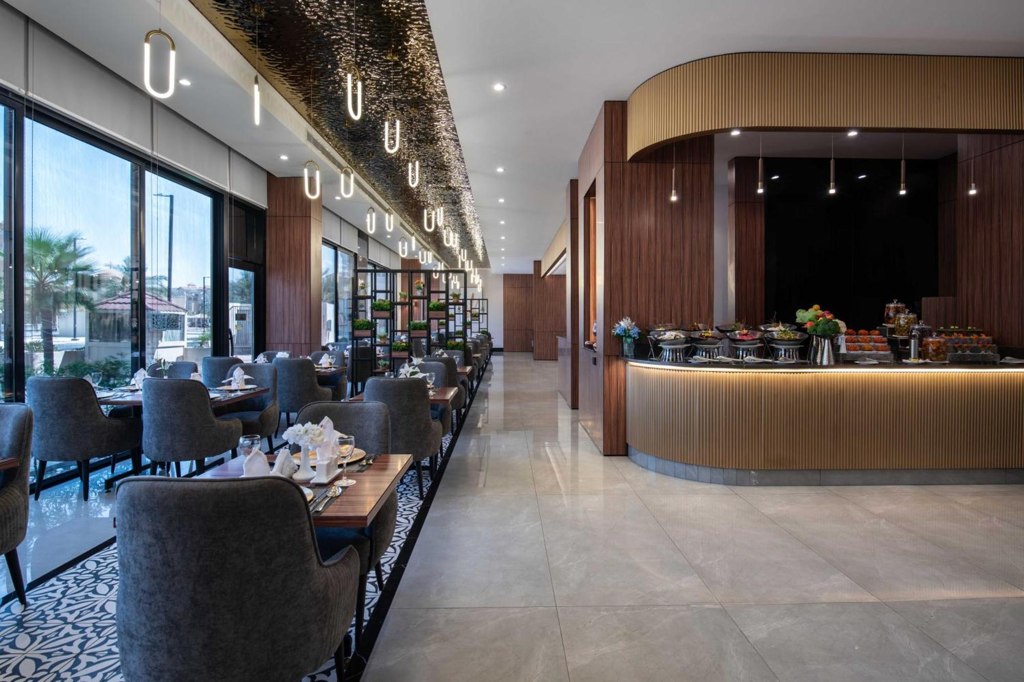 Warwick Al Jubail Hotel Exterior foto