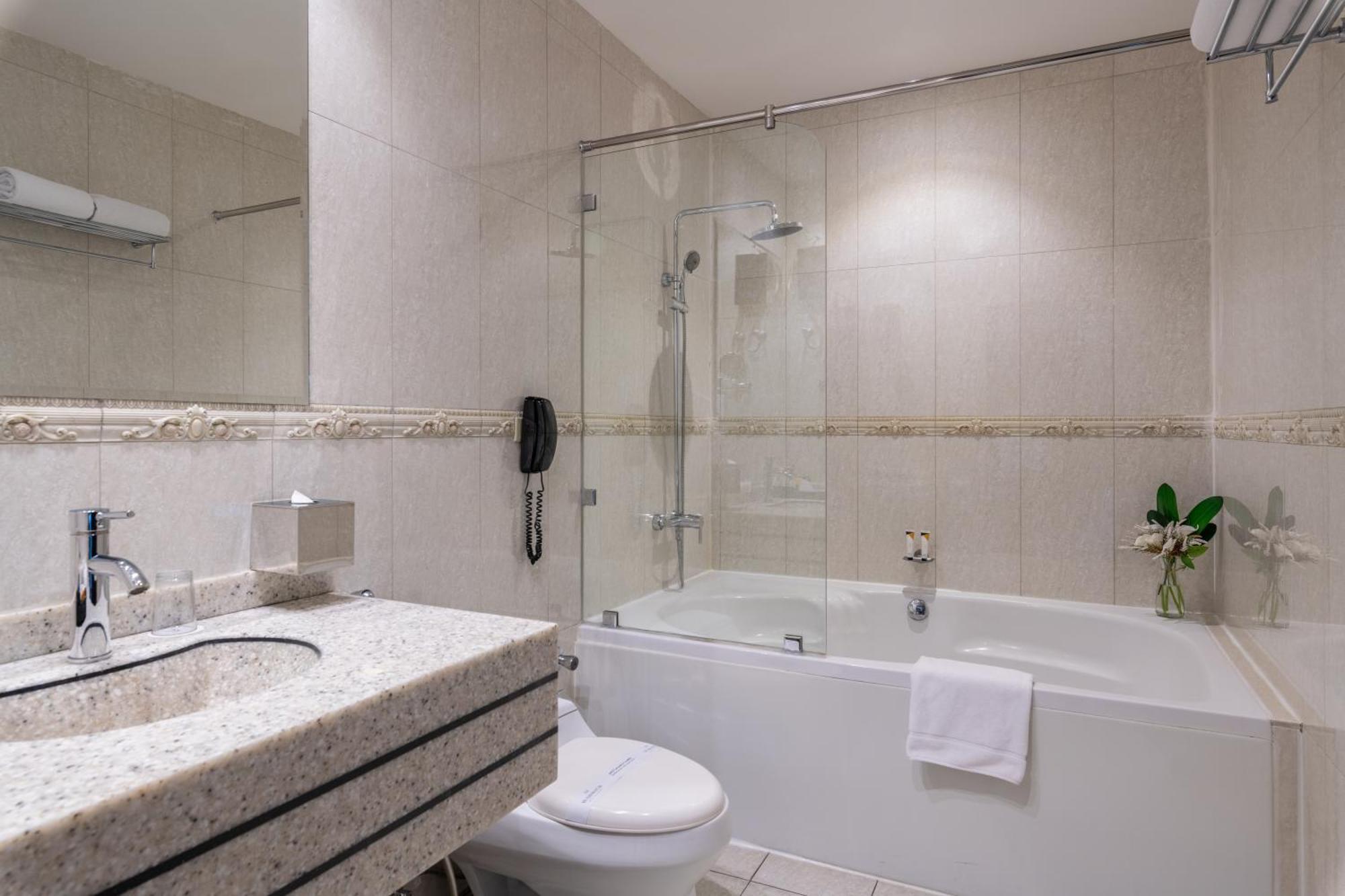 Warwick Al Jubail Hotel Exterior foto