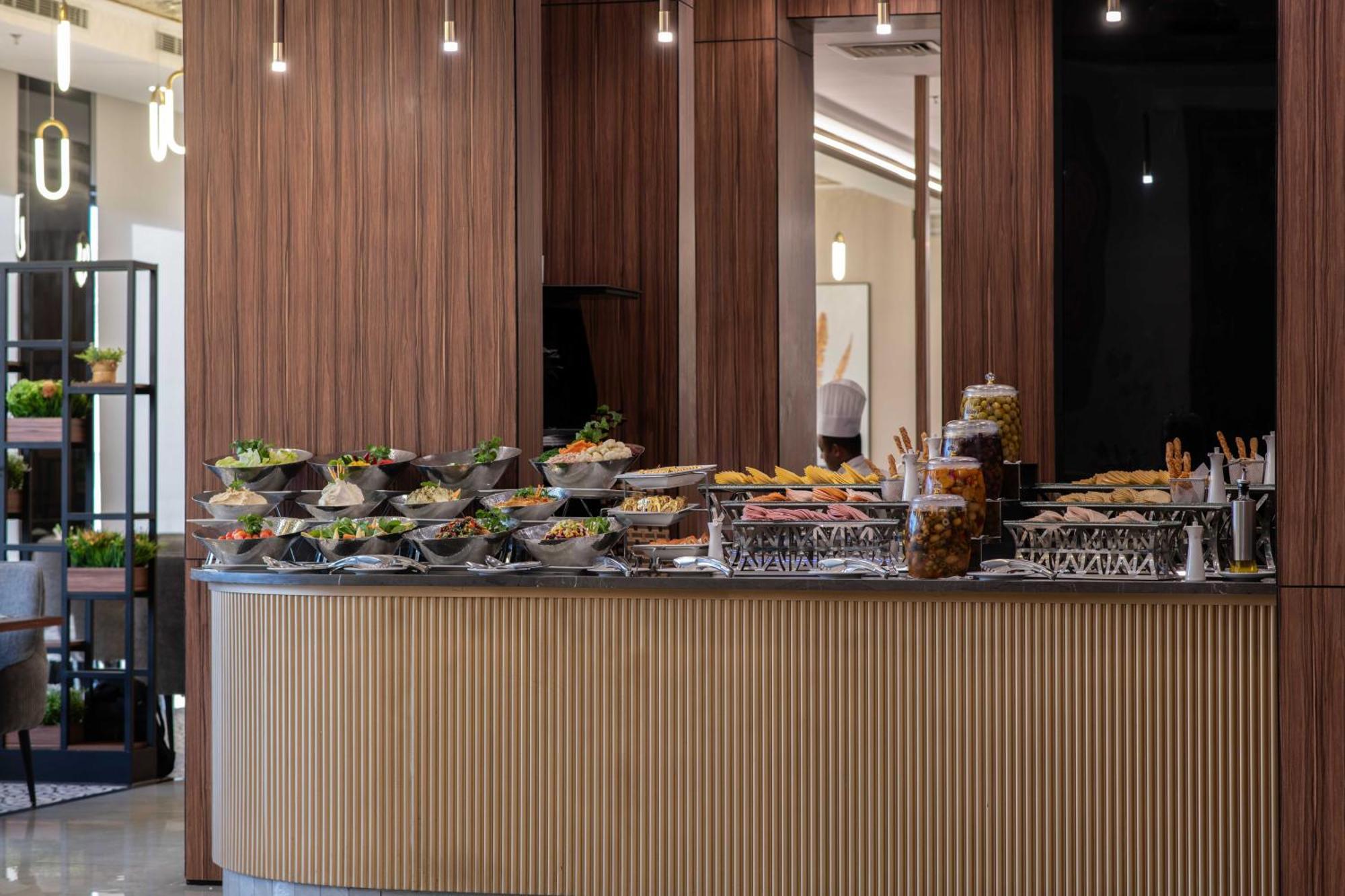 Warwick Al Jubail Hotel Exterior foto